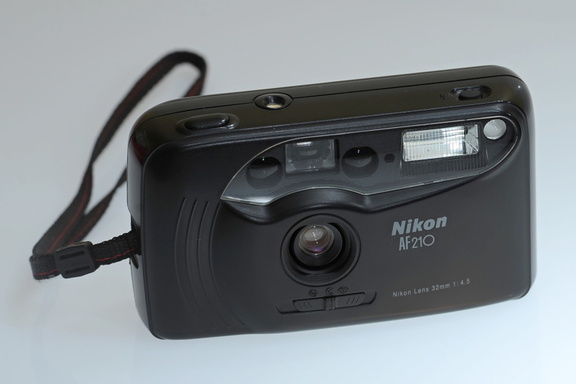 Nikon AF 210 (1994) kompakt