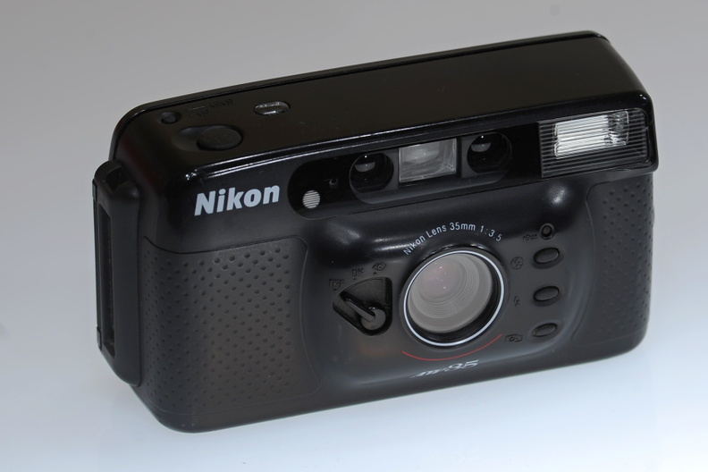kompakt-Nikon_AW_35(1992).JPG
