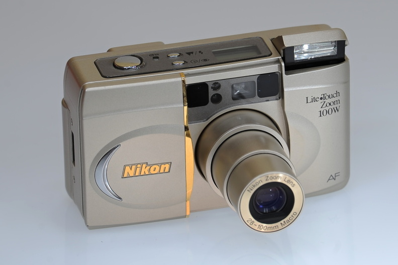 kompakt-Nikon_Lite.Touch_Zoom_100(2003).JPG