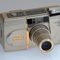 kompakt-Nikon_Lite.Touch_Zoom_100(2003).JPG