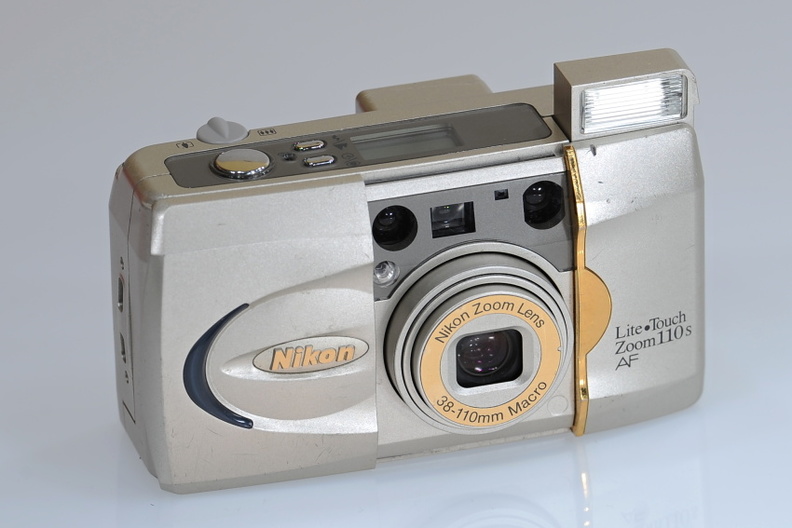 kompakt-Nikon_Lite.Touch_Zoom_110s(2002).JPG