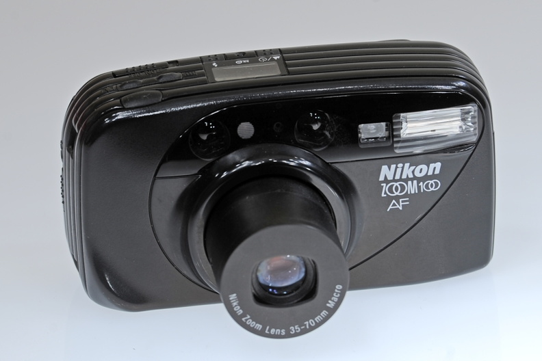 kompakt-Nikon_ZOOM_100(1993).jpg