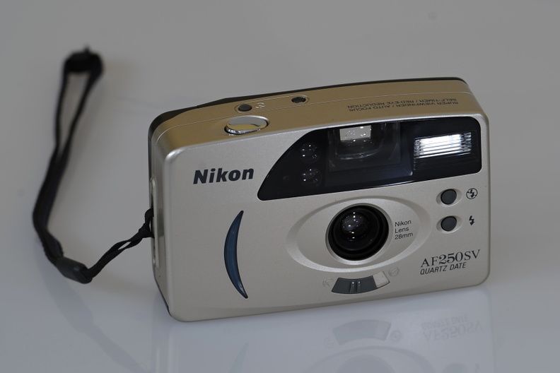 kompakt-Nikon 250SV QD(2002)