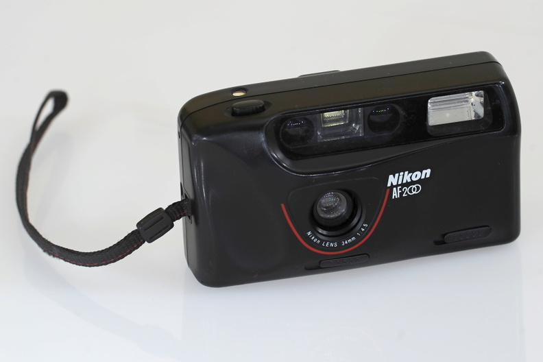 kompakt-Nikon_AF_200(1993).JPG