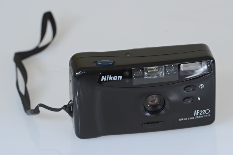 kompakt-Nikon_AF_220(1995).JPG
