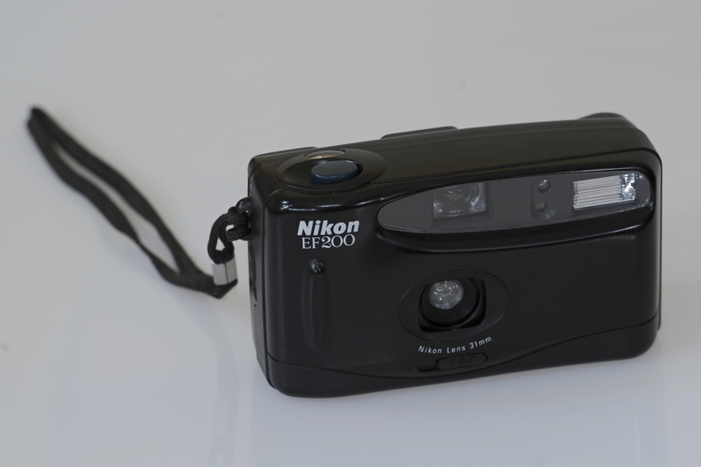 kompakt-Nikon EF 200(1995)
