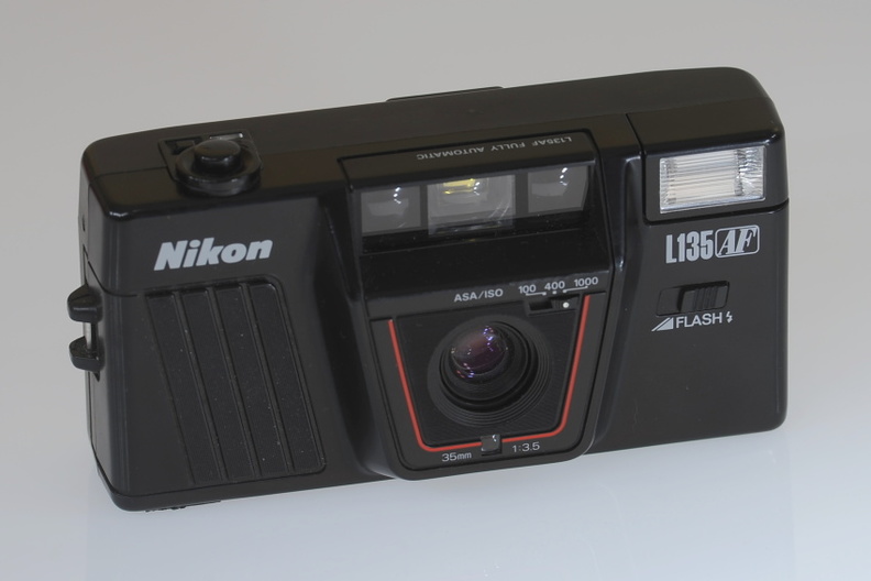kompakt-Nikon_L135_AF(1984).JPG