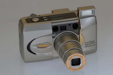 kompakt-Nikon Lite.Touch Zoom 110s QD(2002)
