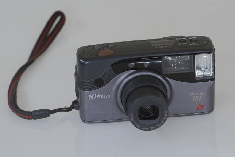 kompakt-Nikon Nuvis 75i(1996)