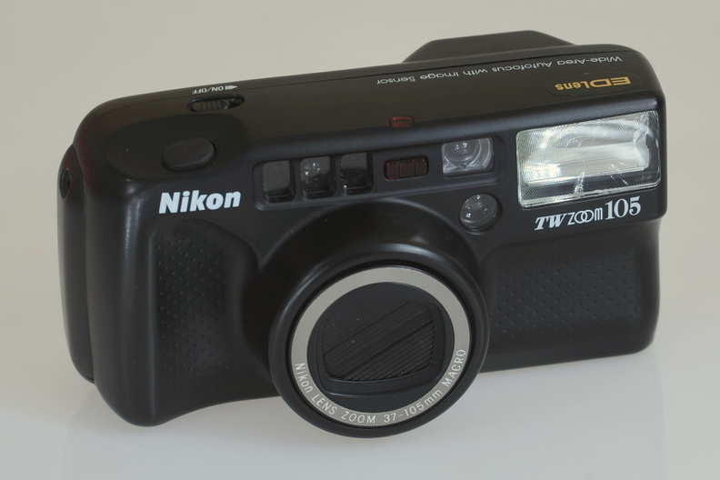 kompakt-Nikon_TW_ZOOM_105(1992).jpg