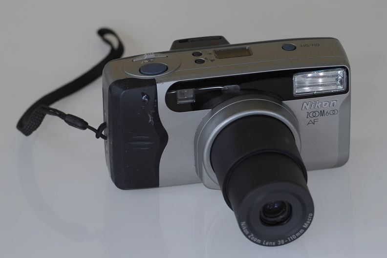 kompakt-Nikon_ZOOM_600(1998).JPG