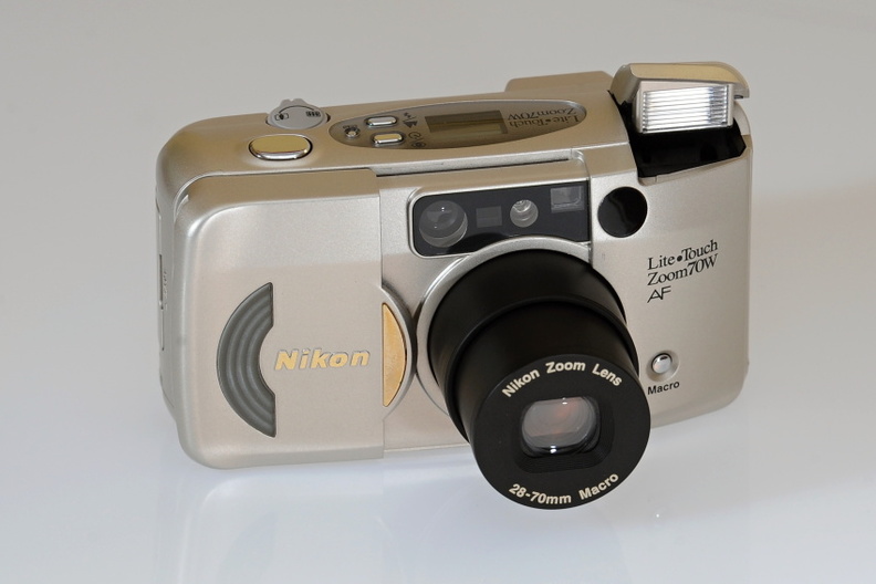 kompakt-Nikon_Lite.Touch_Zoom_70W(2000).JPG