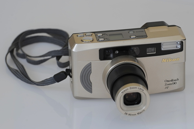 kompakt-Nikon_One.Touch_Zoom_90(2000).JPG